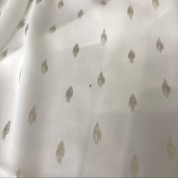 👚Suzy Shier short sleeve white blouse with silver foil leaf design👚 - Picture 4 of 5